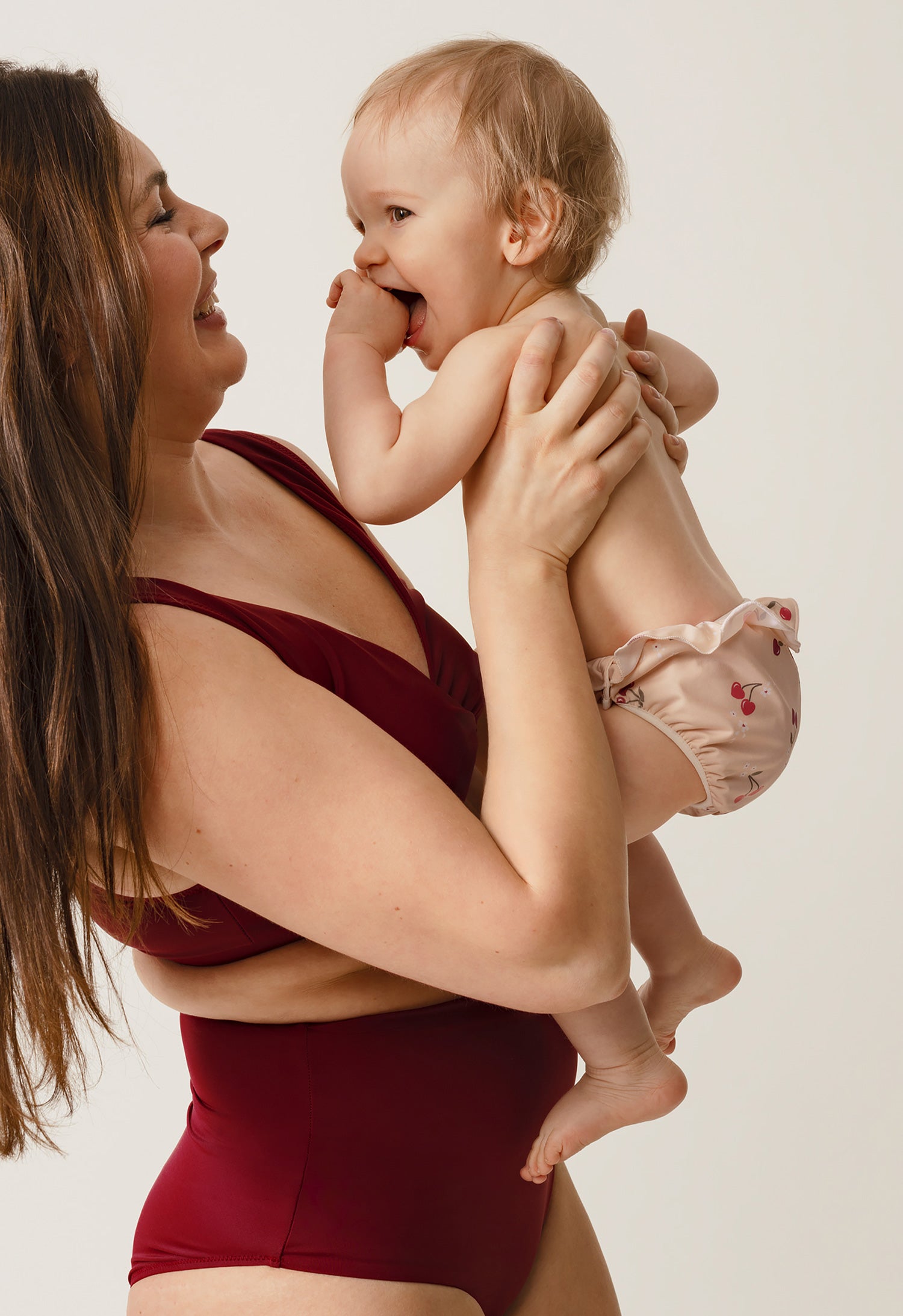 Schwimmwindel mit seitlichen Knöpfen - Kirsche mit Rüschen